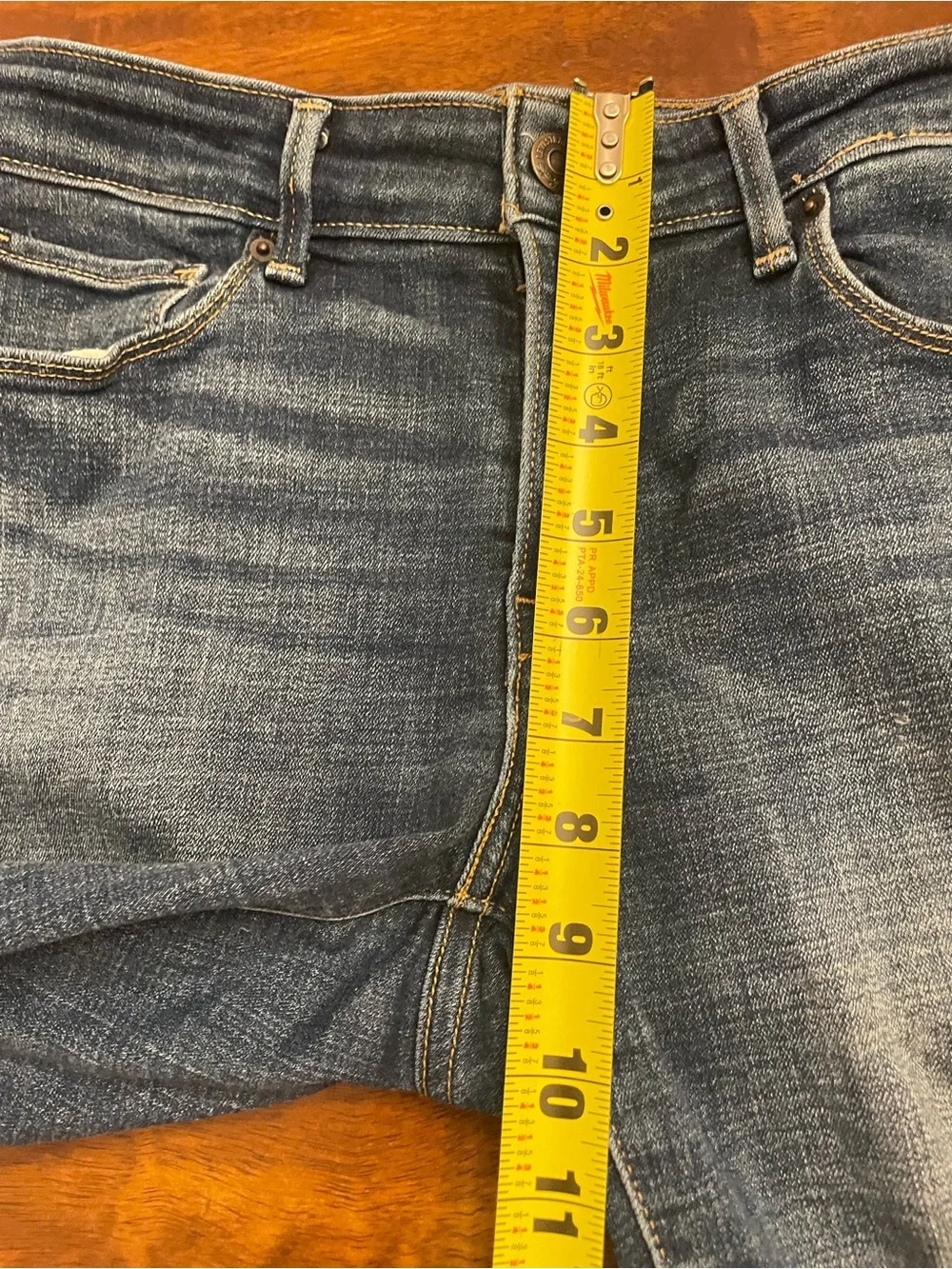 Levi’s Mid Rise Skinny Cutoff Bermuda Shorts Women’s Size 6 Dark Wash Cuffed